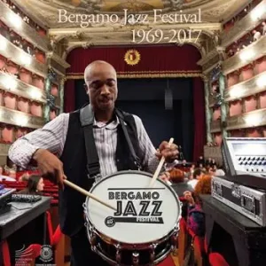 Offerta Bergamo Jazz Festival 1969-2017. Un viaggio fotografico attraverso gli scatti di Federico Buscarino, Luisa Cairati, Elena Carminati, Roberto Masotti, Alfonso Modone. Catalogo della mostra (Bergamo, 21 marzo-15 aprile 2018). Ediz. illustrata
