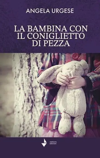 La bambina con il coniglietto di pezza Popolare