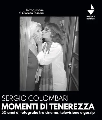 Momenti di tenerezza. 50 anni di fotografie tra cinema, televisione e gossip. Ediz. illustrata Quantità Limitata